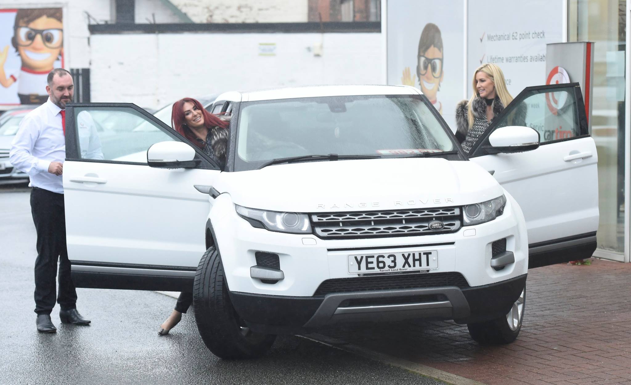Main image for post: Real Housewives of Cheshire go Christmas car shopping at cartime