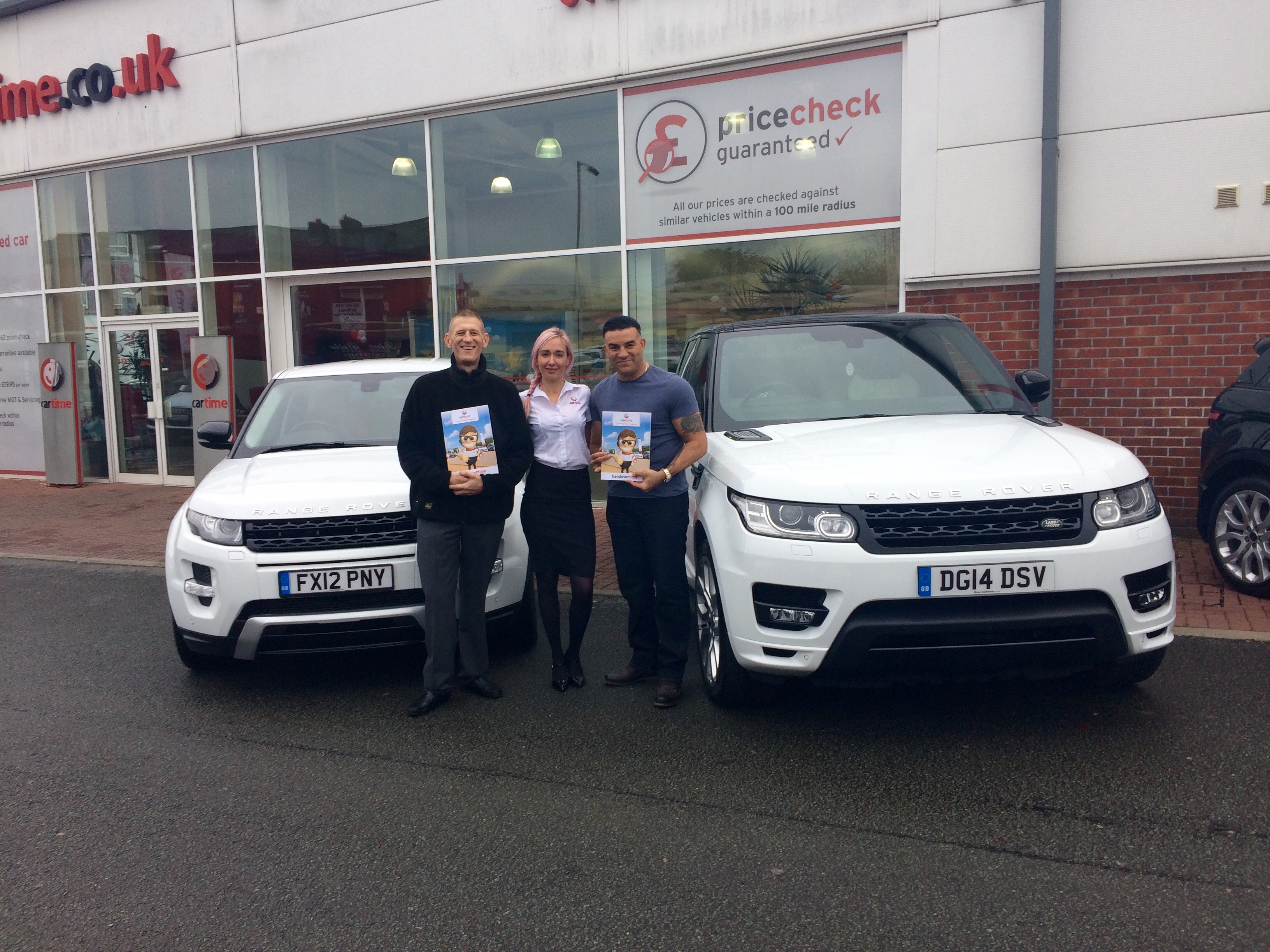 Main image for post: We're Supporting CanCare: Boxer Robin Reid and Author Stuart Haworth Visit cartime